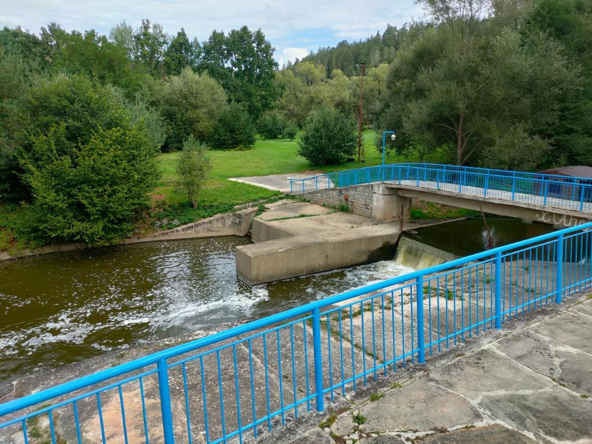 Kemp na Staré papírně Dobronice Esterno foto